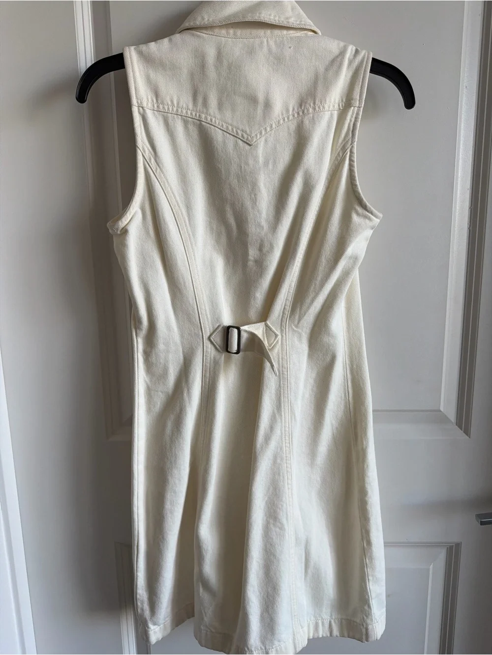 Levi's Off-White Sleeveless Button-Front Dress